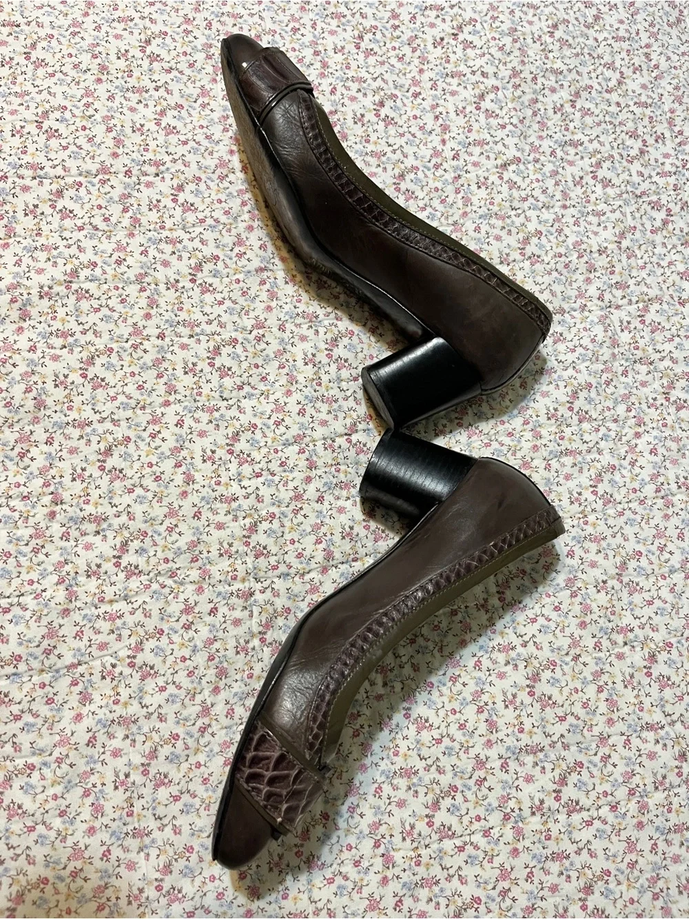 Tory Burch Odessa Olive and Brown Logo Square-Toe Heels. Size 7